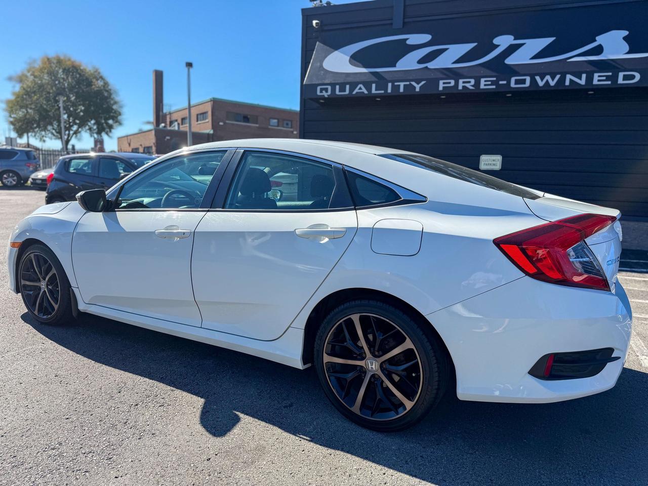2017 Honda Civic LX   LOW KM   ECON   CAMERA   APPLE CARPLAY Photo