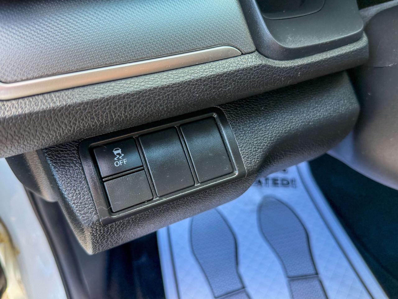 2017 Honda Civic LX   LOW KM   ECON   CAMERA   APPLE CARPLAY Photo