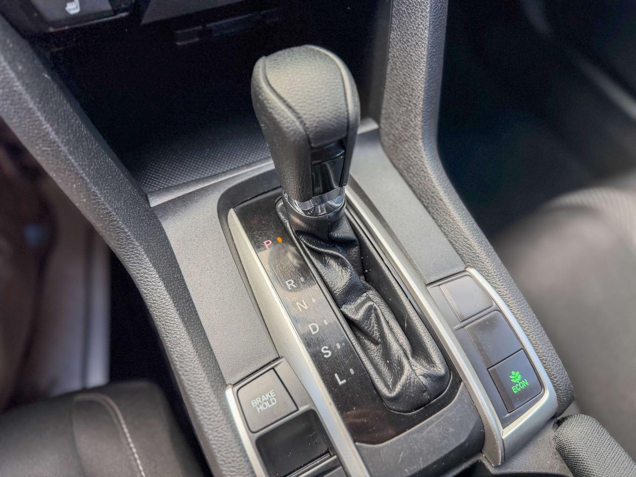 2017 Honda Civic LX   LOW KM   ECON   CAMERA   APPLE CARPLAY Photo
