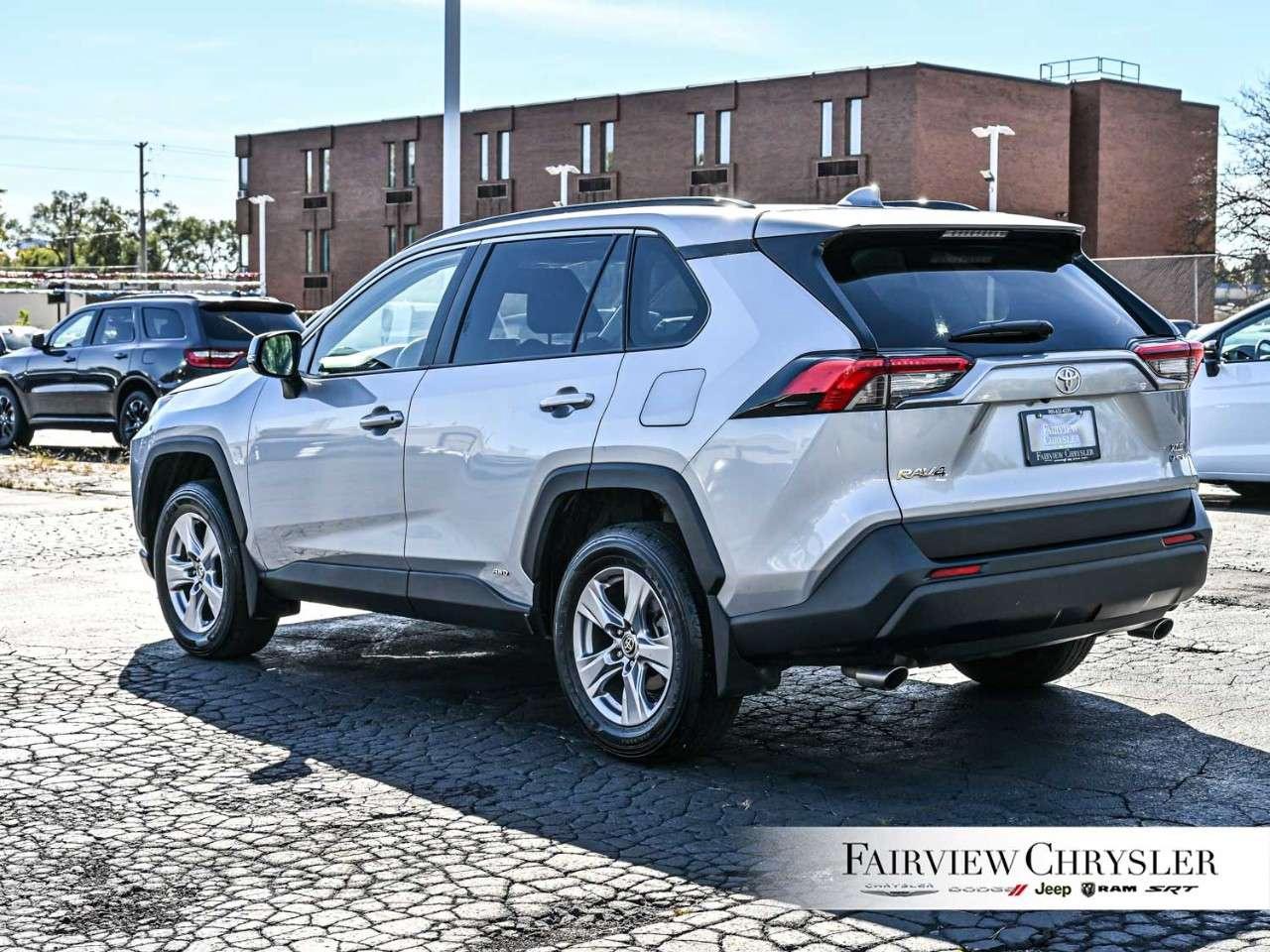 2025 Toyota RAV4 Hybrid XLE AWD HYBRID   SUNROOF   BLIND SPOT   HEATED SEATS   CARPLAY   POWER TAILGATE Photo