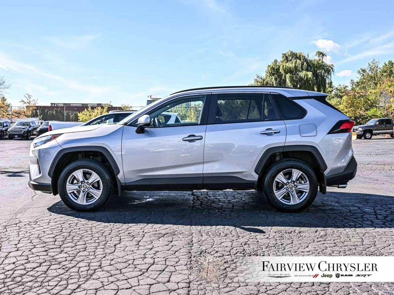 2025 Toyota RAV4 Hybrid XLE AWD HYBRID   SUNROOF   BLIND SPOT   HEATED SEATS   CARPLAY   POWER TAILGATE Photo