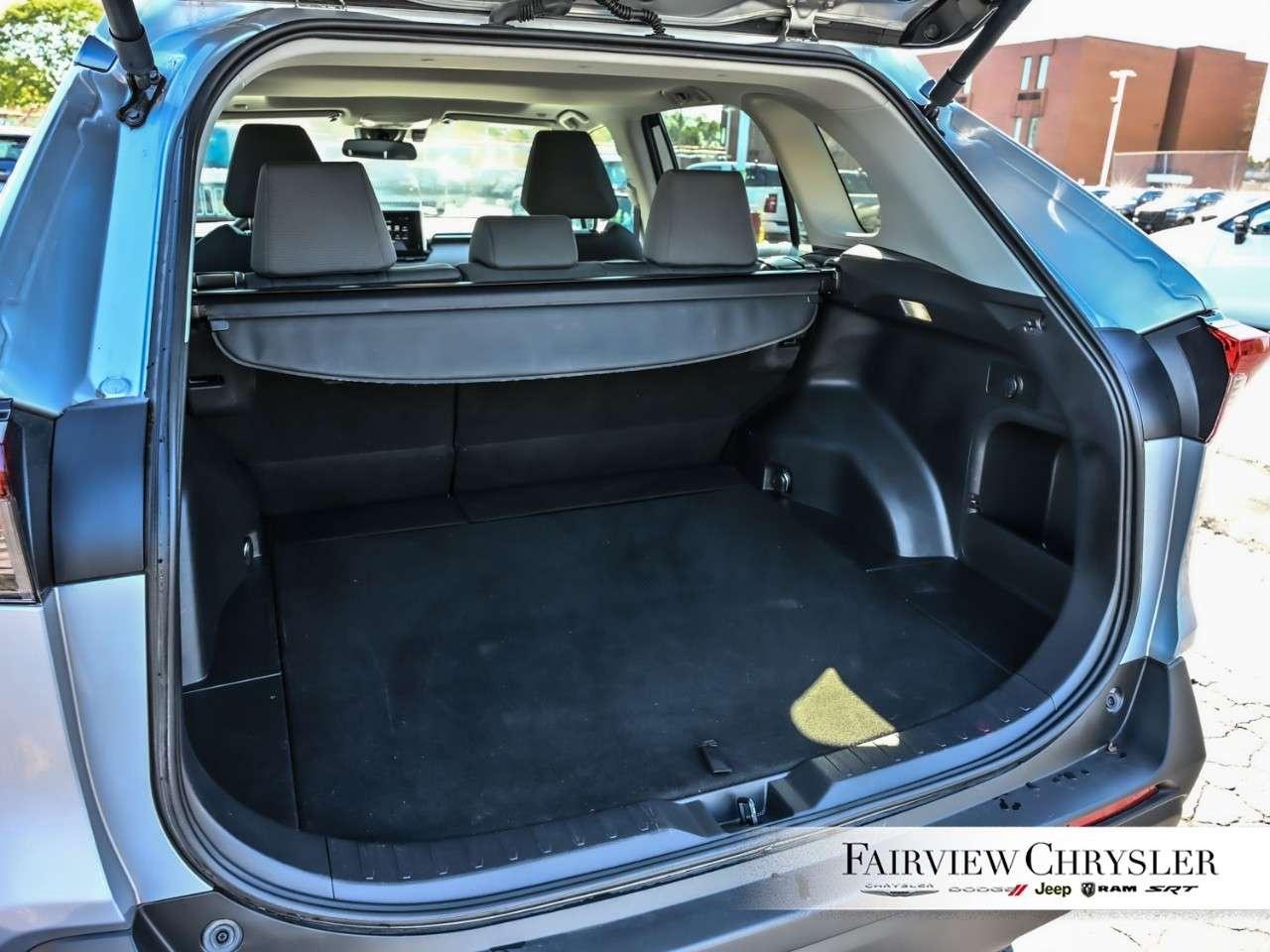 2025 Toyota RAV4 Hybrid XLE AWD HYBRID   SUNROOF   BLIND SPOT   HEATED SEATS   CARPLAY   POWER TAILGATE Photo