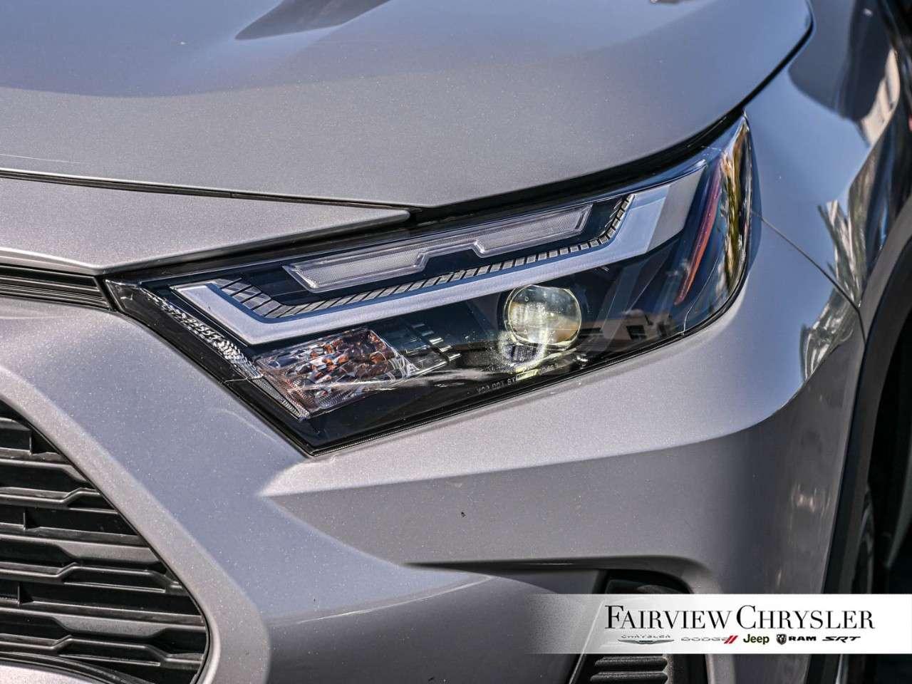 2025 Toyota RAV4 Hybrid XLE AWD HYBRID   SUNROOF   BLIND SPOT   HEATED SEATS   CARPLAY   POWER TAILGATE Photo