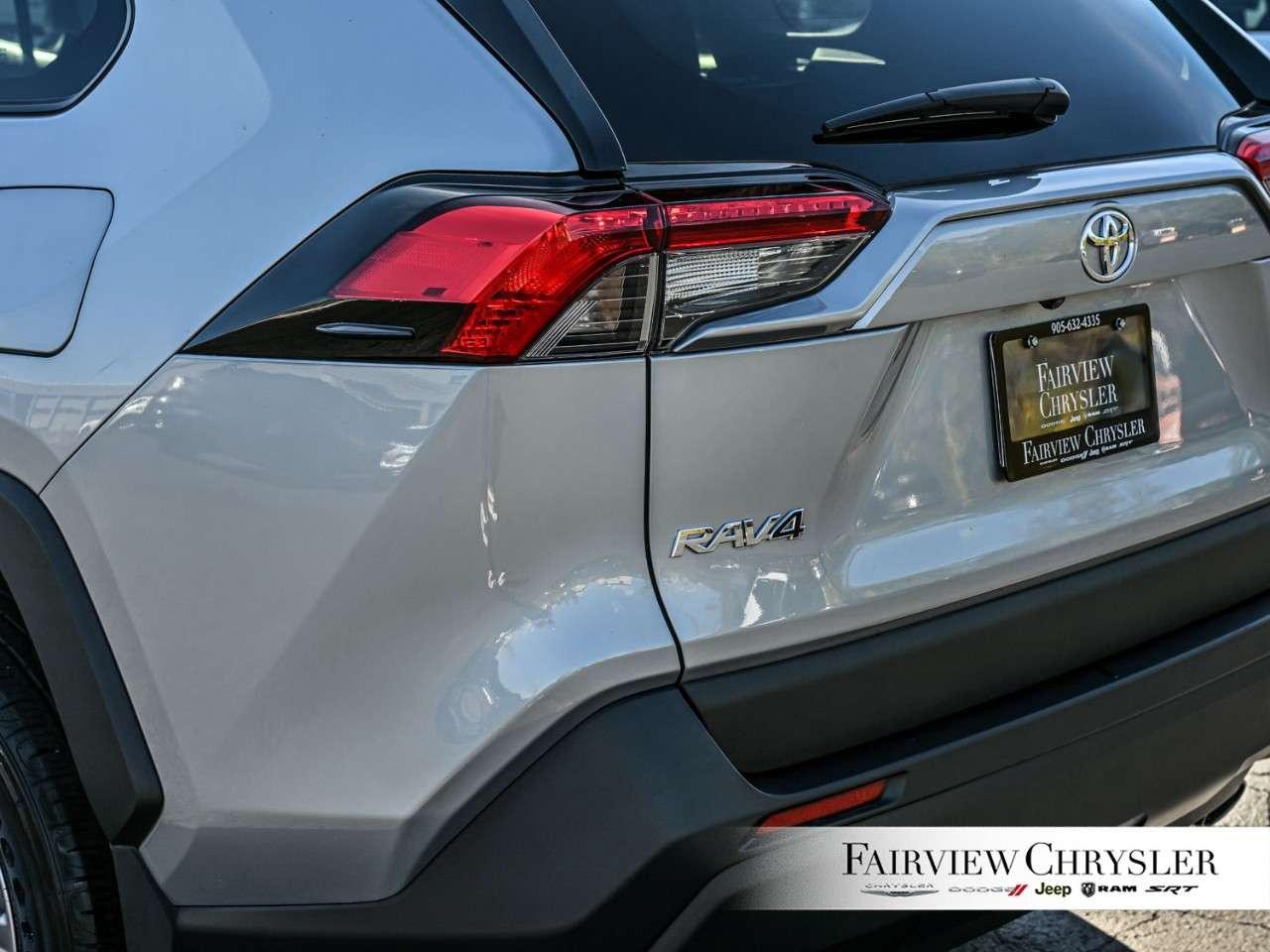 2025 Toyota RAV4 Hybrid XLE AWD HYBRID   SUNROOF   BLIND SPOT   HEATED SEATS   CARPLAY   POWER TAILGATE Photo