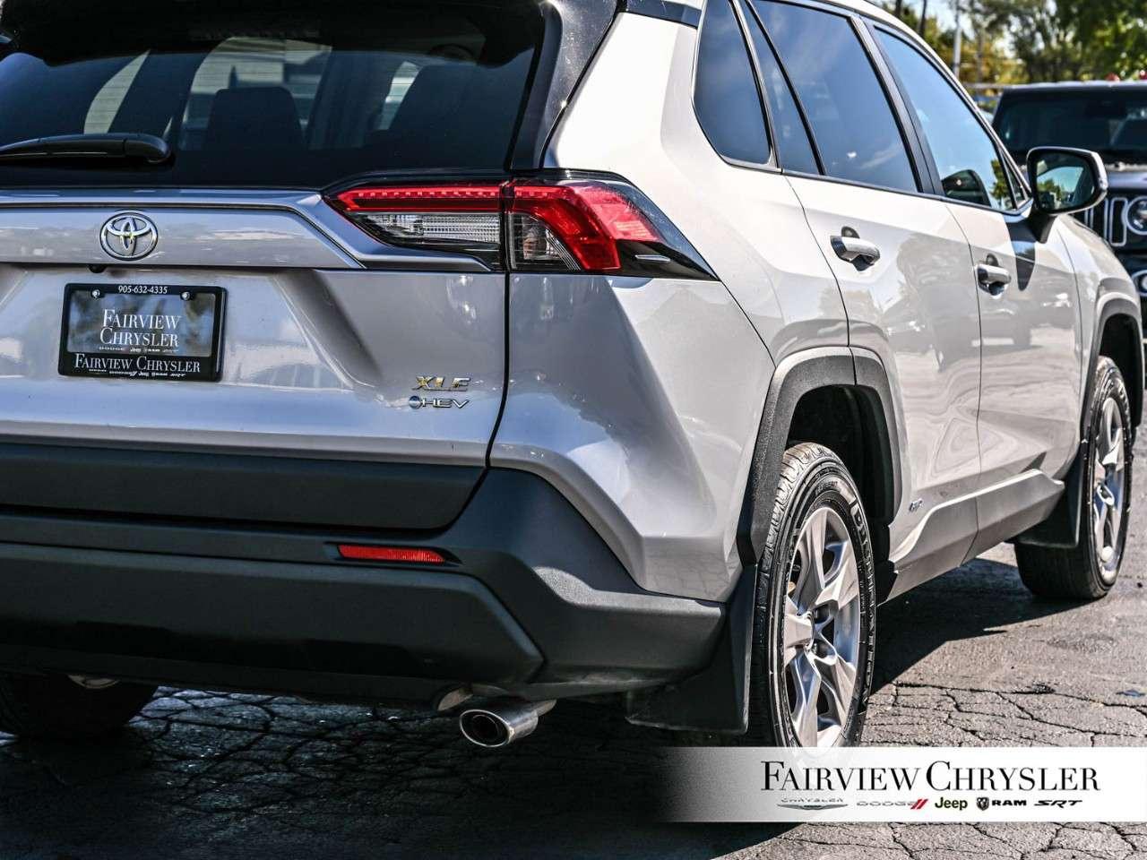 2025 Toyota RAV4 Hybrid XLE AWD HYBRID   SUNROOF   BLIND SPOT   HEATED SEATS   CARPLAY   POWER TAILGATE Photo