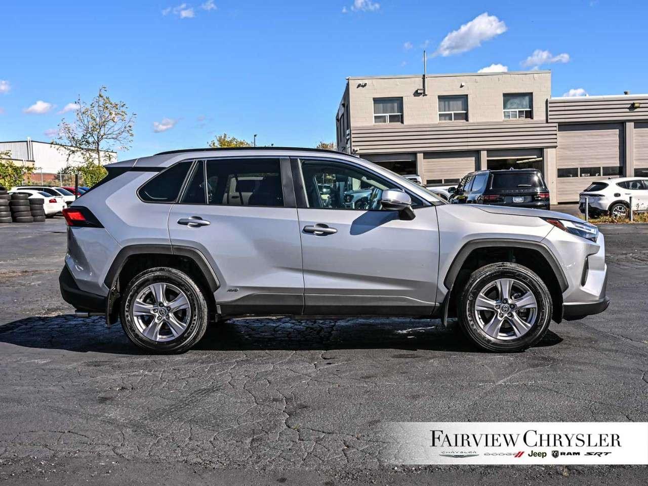2025 Toyota RAV4 Hybrid XLE AWD HYBRID   SUNROOF   BLIND SPOT   HEATED SEATS   CARPLAY   POWER TAILGATE Photo
