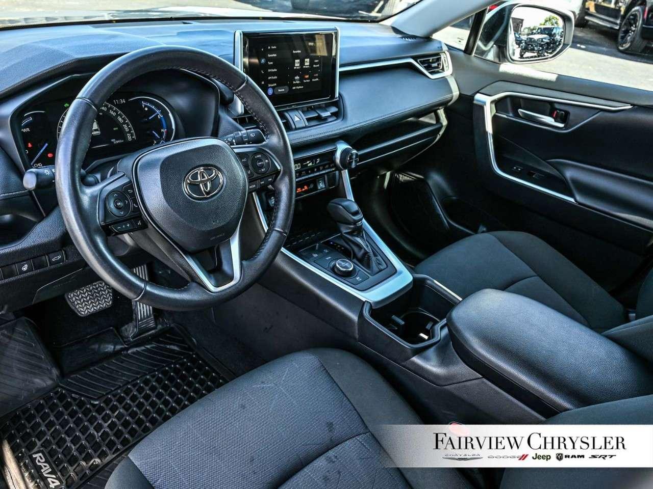 2025 Toyota RAV4 Hybrid XLE AWD HYBRID   SUNROOF   BLIND SPOT   HEATED SEATS   CARPLAY   POWER TAILGATE Photo