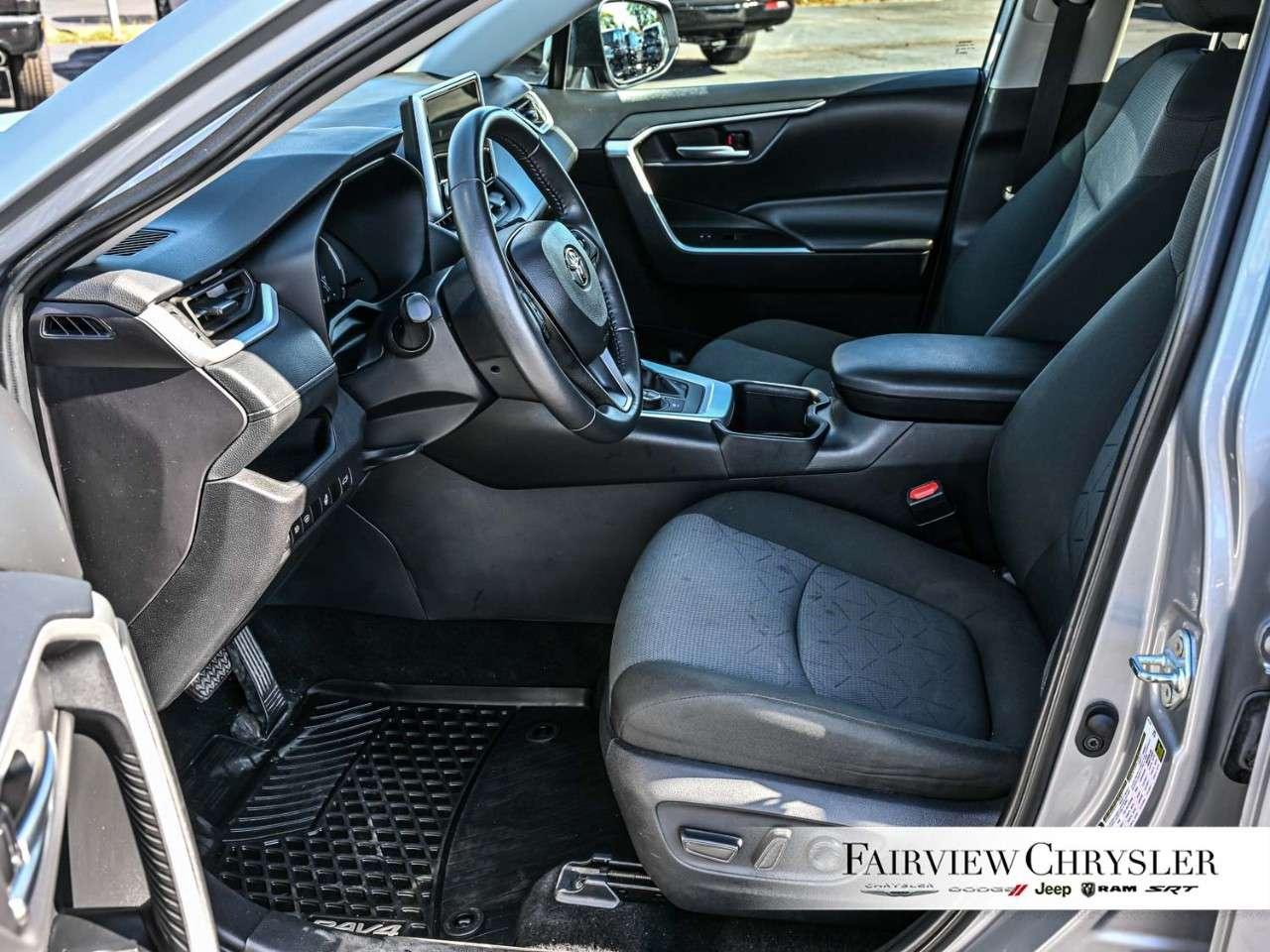 2025 Toyota RAV4 Hybrid XLE AWD HYBRID   SUNROOF   BLIND SPOT   HEATED SEATS   CARPLAY   POWER TAILGATE Photo