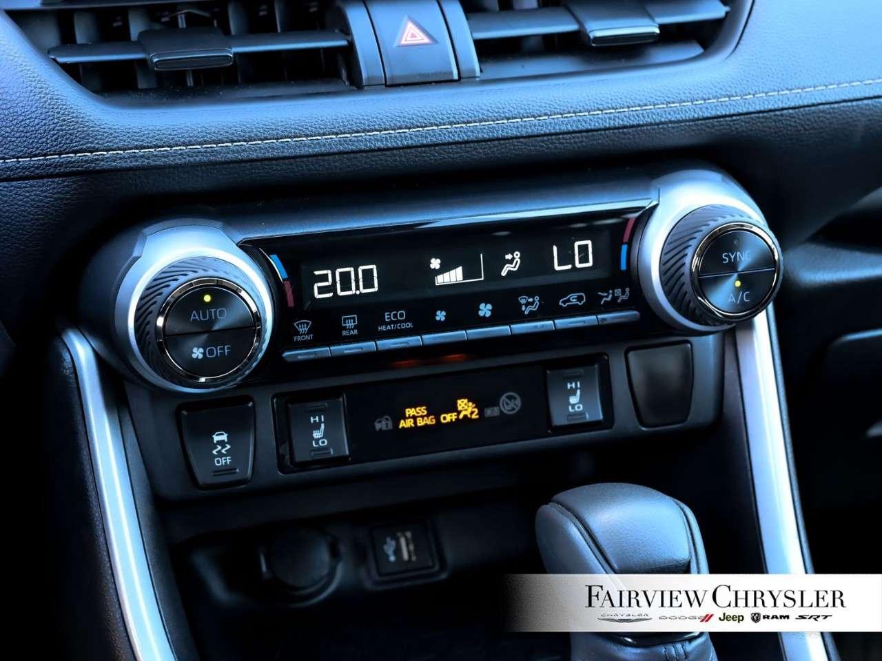 2025 Toyota RAV4 Hybrid XLE AWD HYBRID   SUNROOF   BLIND SPOT   HEATED SEATS   CARPLAY   POWER TAILGATE Photo