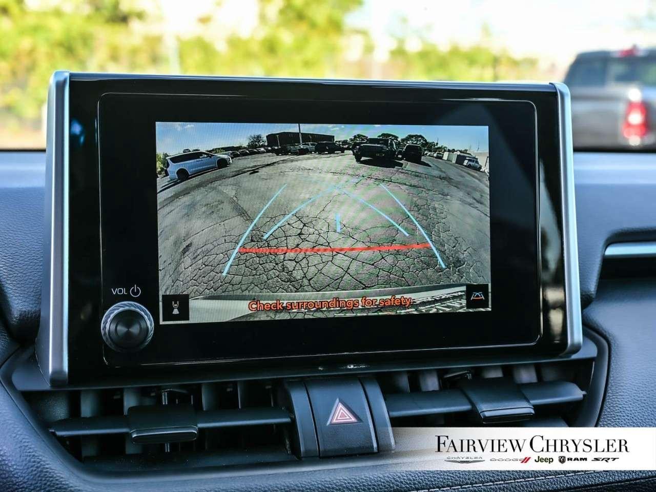 2025 Toyota RAV4 Hybrid XLE AWD HYBRID   SUNROOF   BLIND SPOT   HEATED SEATS   CARPLAY   POWER TAILGATE Photo