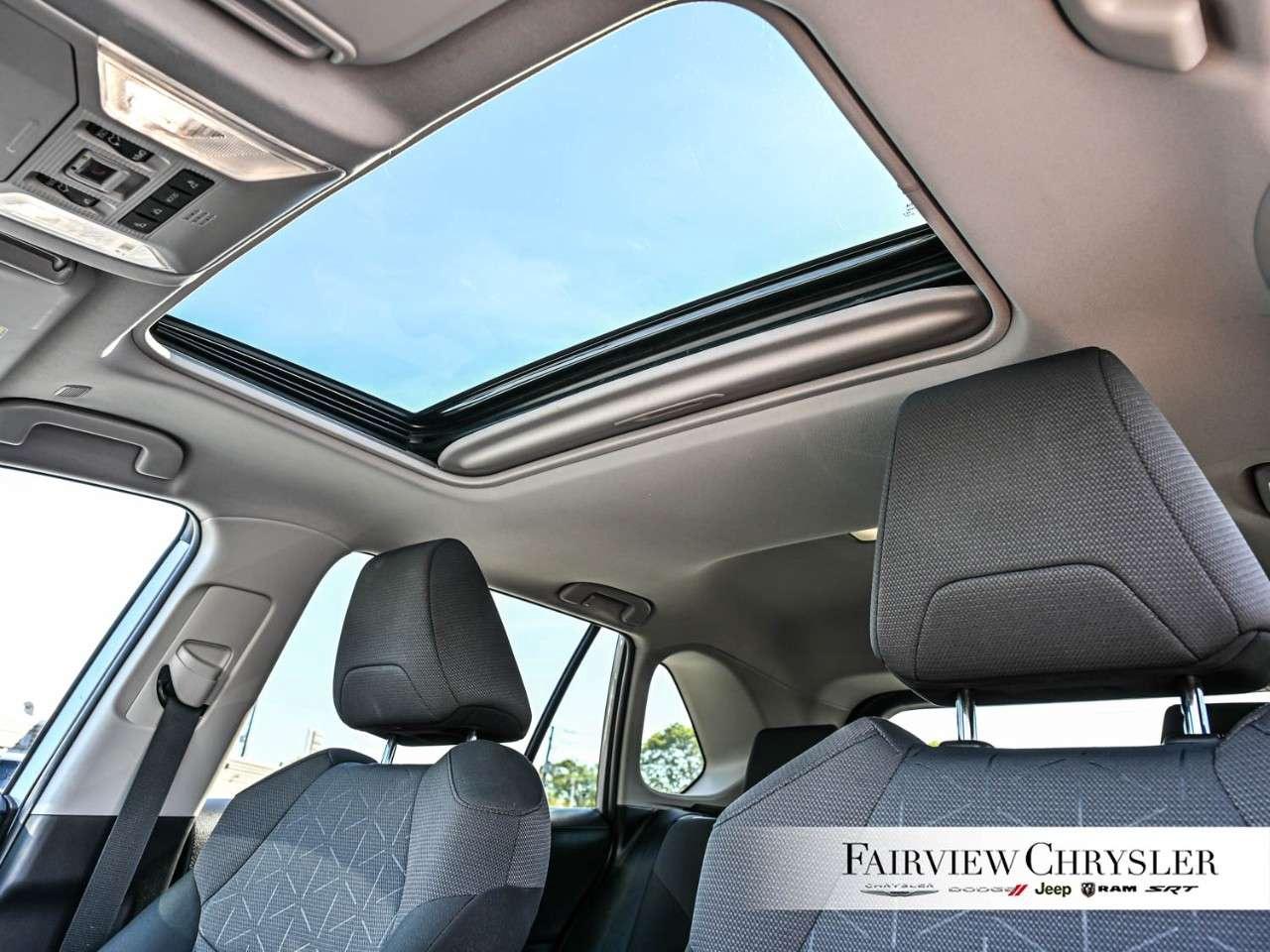 2025 Toyota RAV4 Hybrid XLE AWD HYBRID   SUNROOF   BLIND SPOT   HEATED SEATS   CARPLAY   POWER TAILGATE Photo