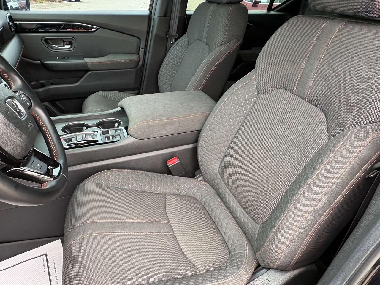 2025 Honda Pilot Sport AWD   Heated Seats & Steering Wheel Photo