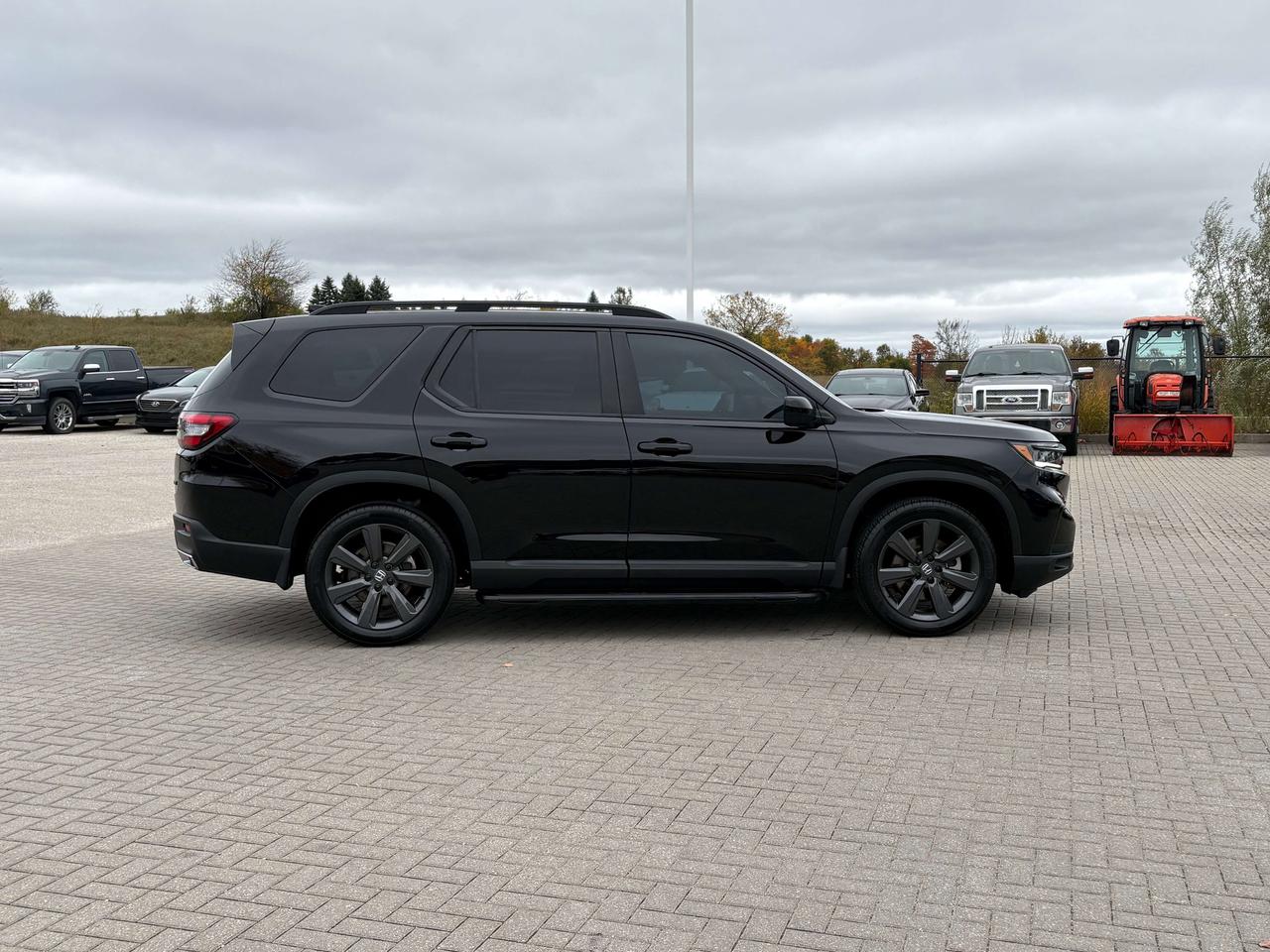 2025 Honda Pilot Sport AWD   Heated Seats & Steering Wheel Photo