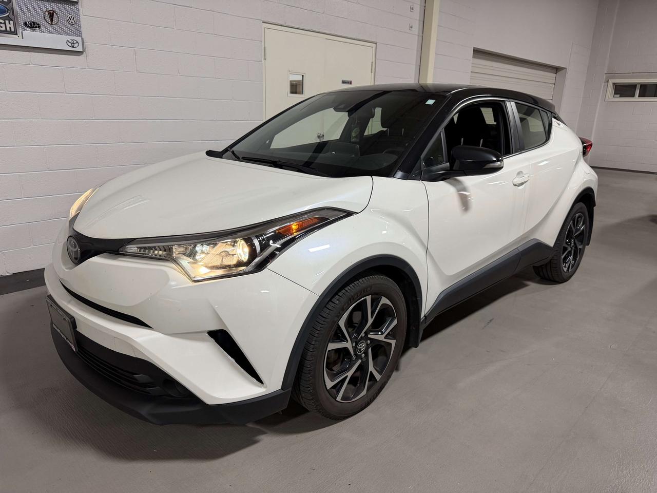 2019 Toyota C-HR XLE 4 CYL APPLE CAR PLAY SERVICED @ TOYOTA Photo3