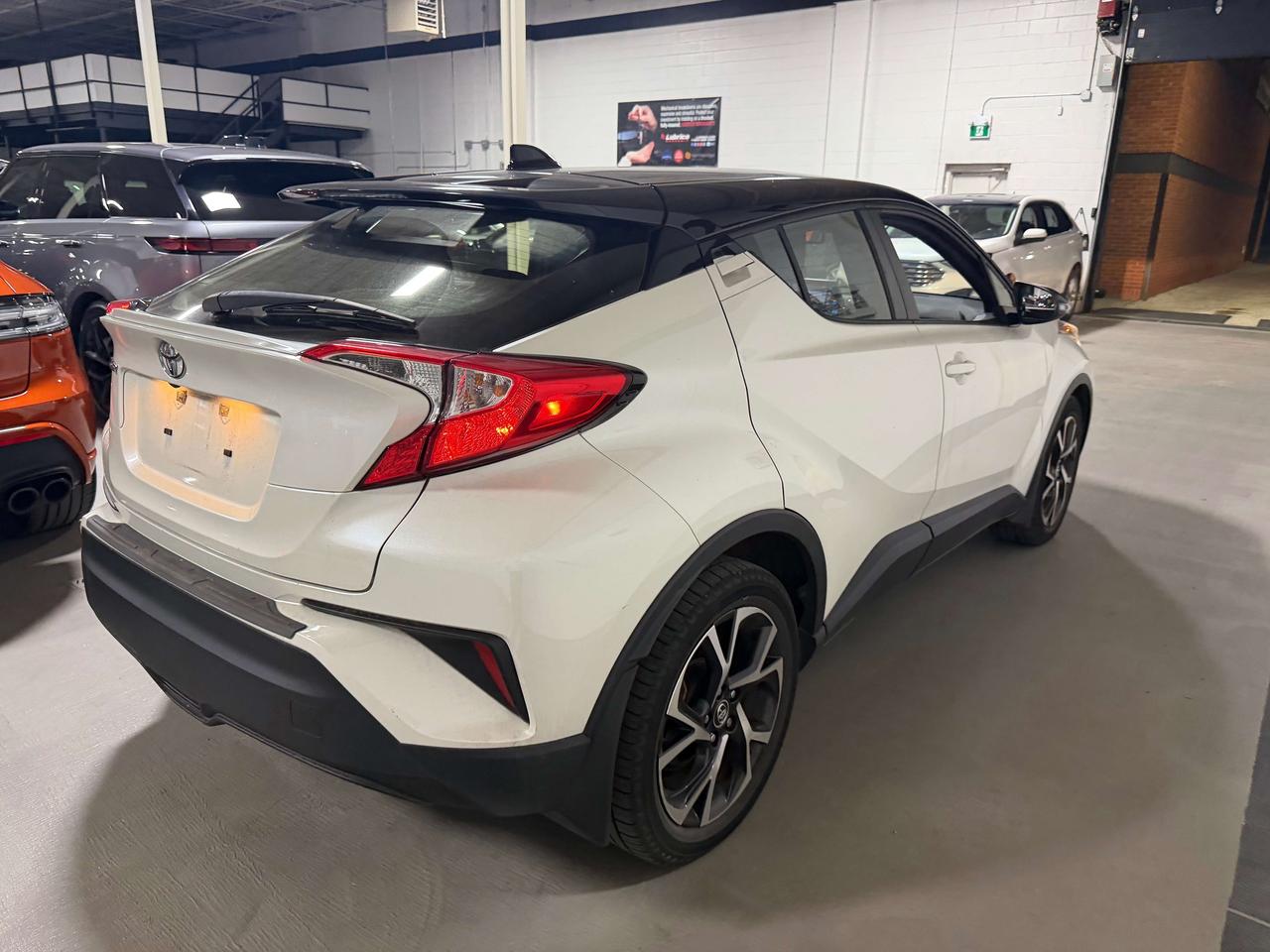 2019 Toyota C-HR XLE 4 CYL APPLE CAR PLAY SERVICED @ TOYOTA Photo5