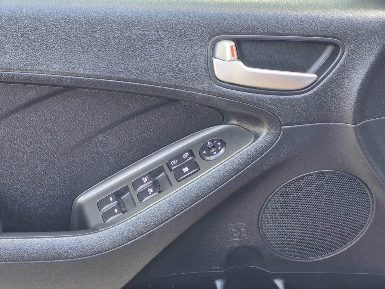 2015 Kia Forte LX Photo