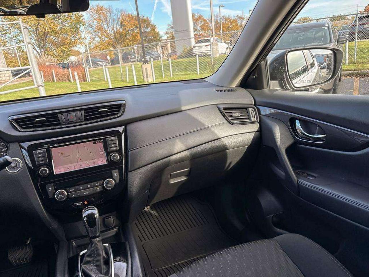 2018 Nissan Rogue SV AWD   Heated Seats   Android Auto   Apple Car Play Photo