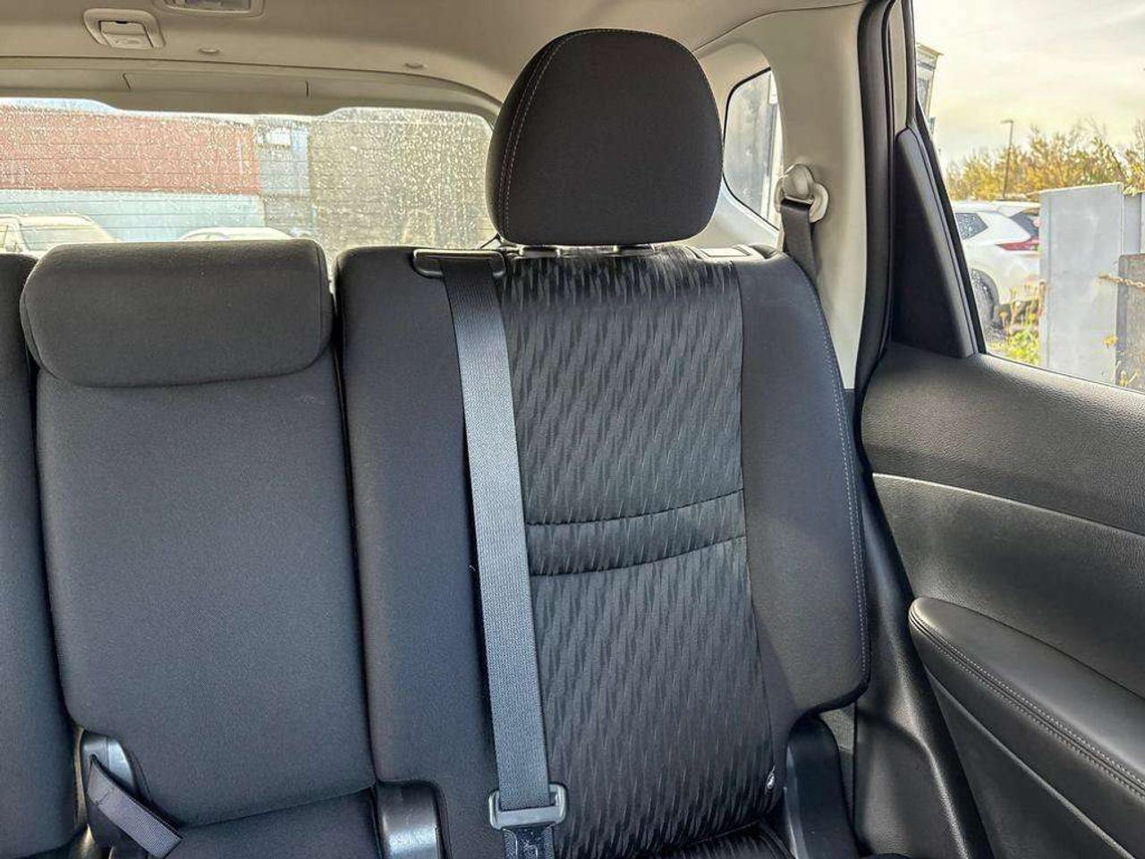 2018 Nissan Rogue SV AWD   Heated Seats   Android Auto   Apple Car Play Photo