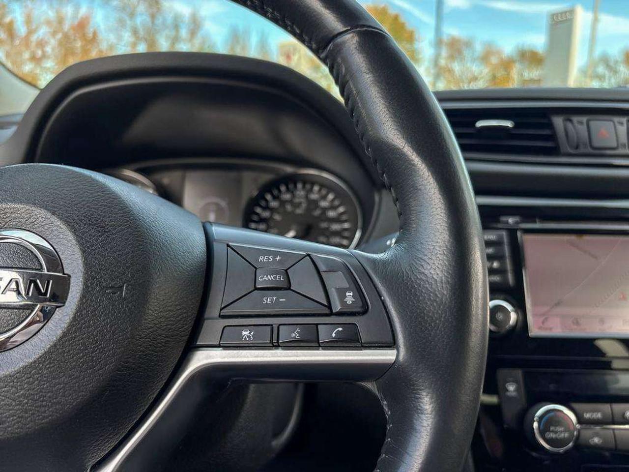 2018 Nissan Rogue SV AWD   Heated Seats   Android Auto   Apple Car Play Photo