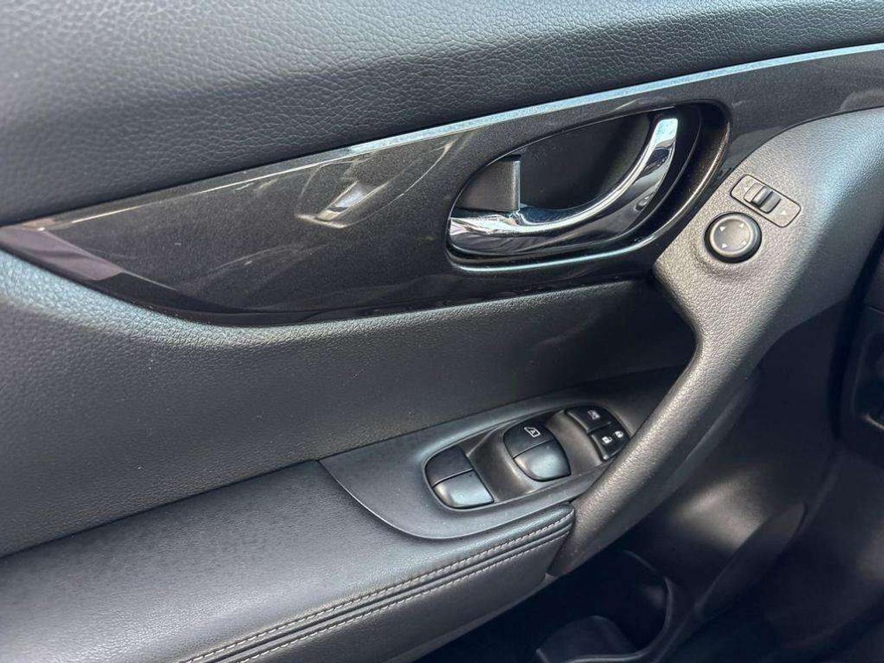 2018 Nissan Rogue SV AWD   Heated Seats   Android Auto   Apple Car Play Photo