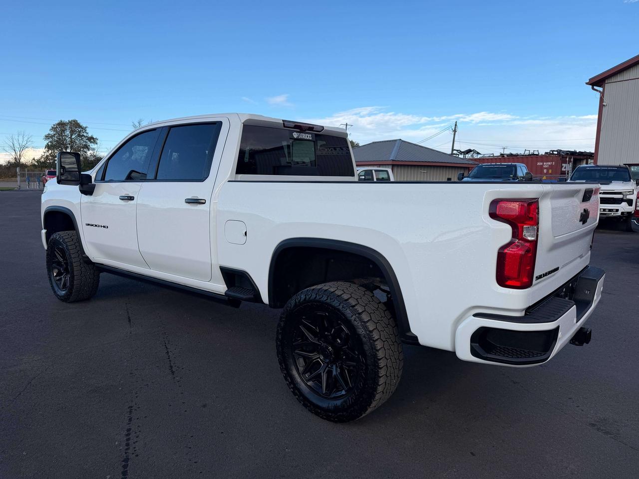 2024 Chevrolet Silverado 3500 LTZ Photo4
