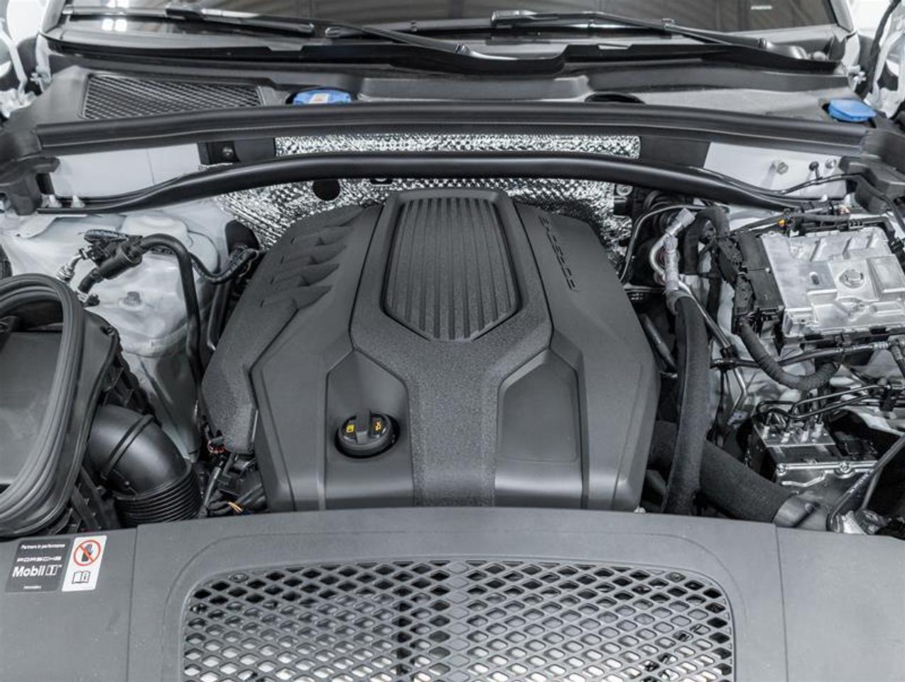 2026 Porsche Macan  Photo5