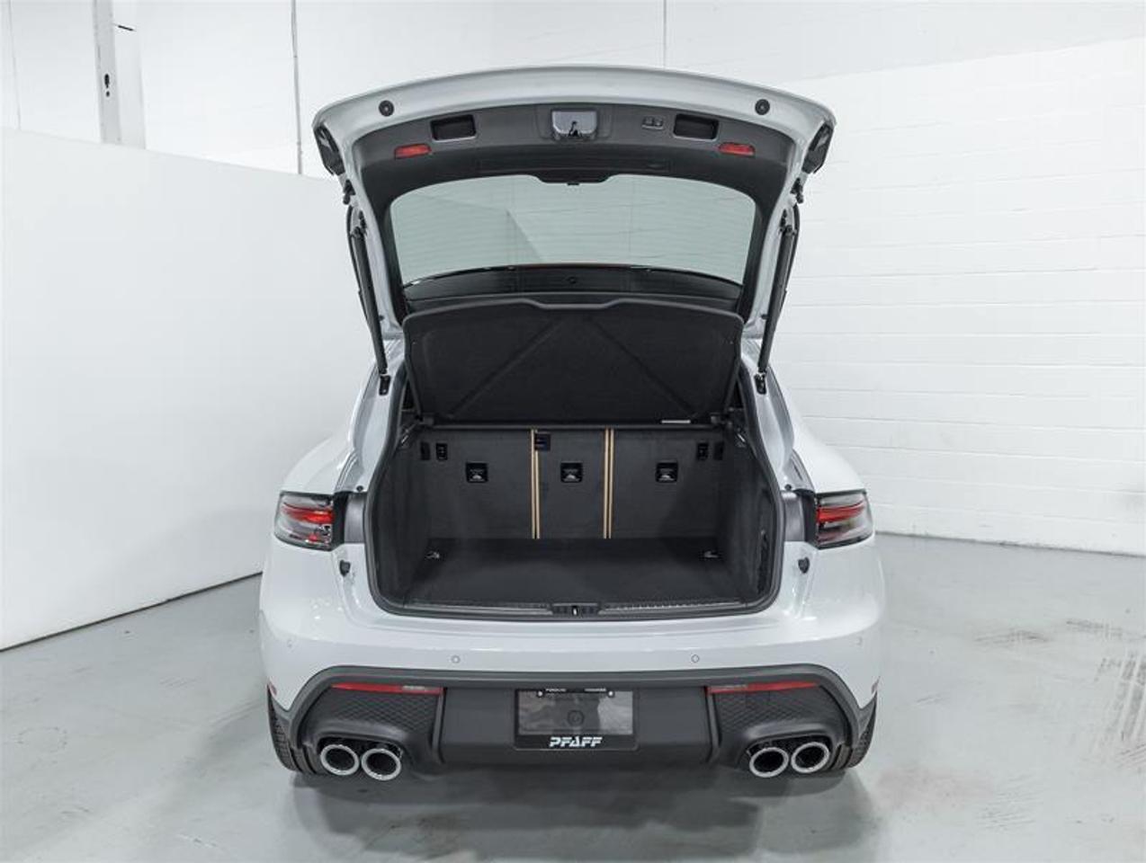 2026 Porsche Macan  Photo