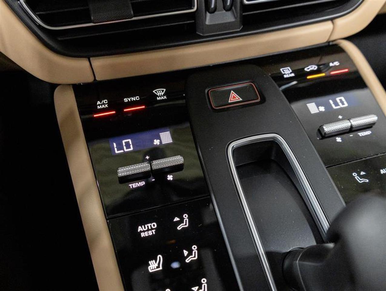 2026 Porsche Macan  Photo