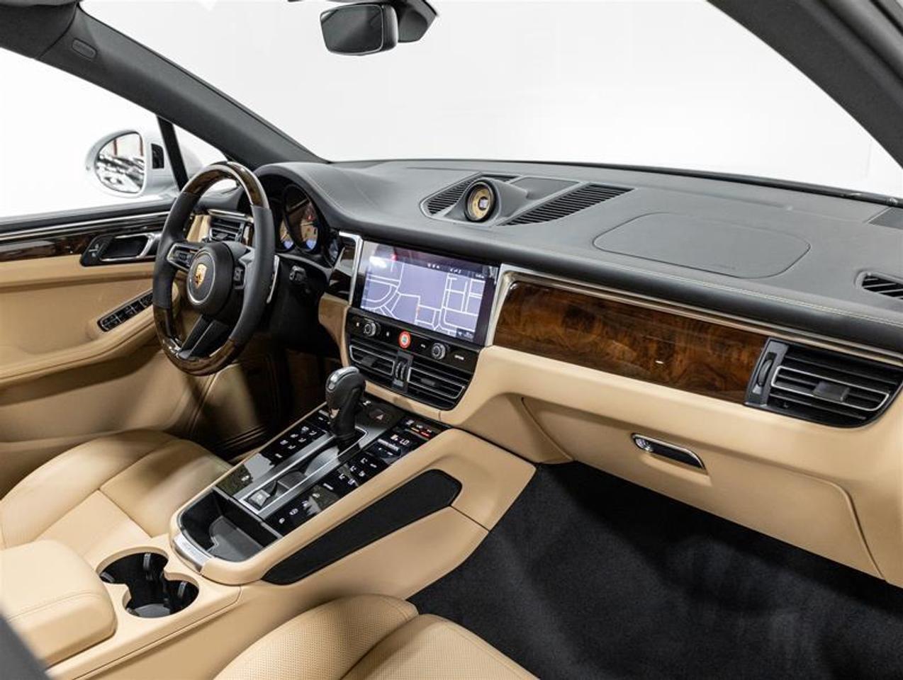 2026 Porsche Macan  Photo
