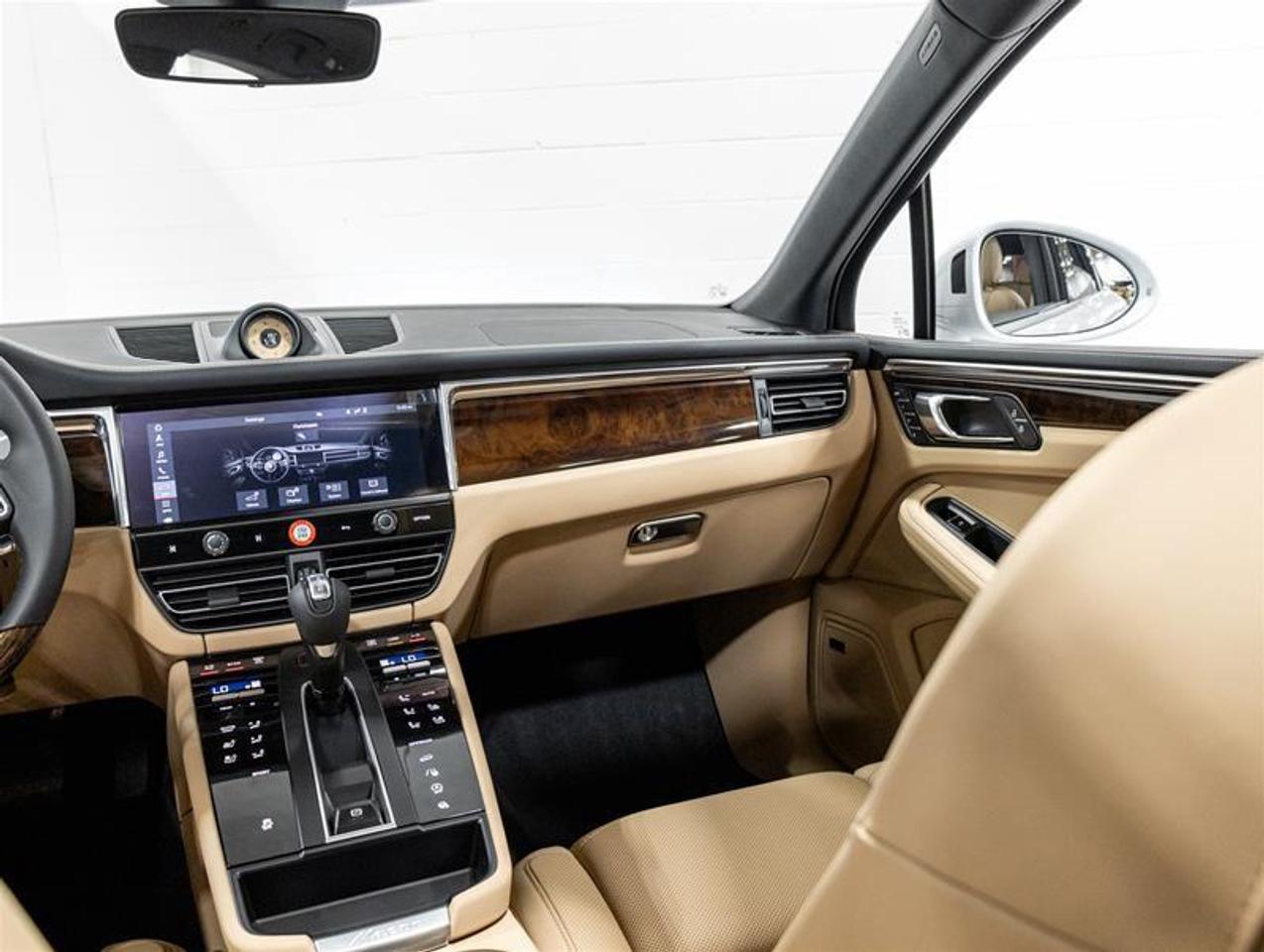 2026 Porsche Macan  Photo