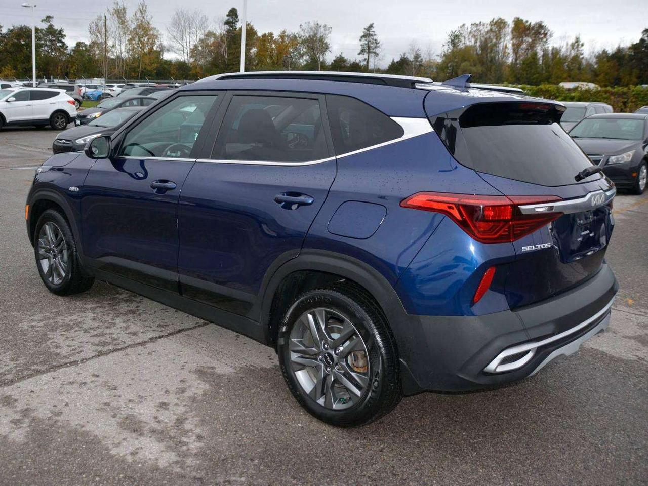 2023 Kia Seltos EX Photo2