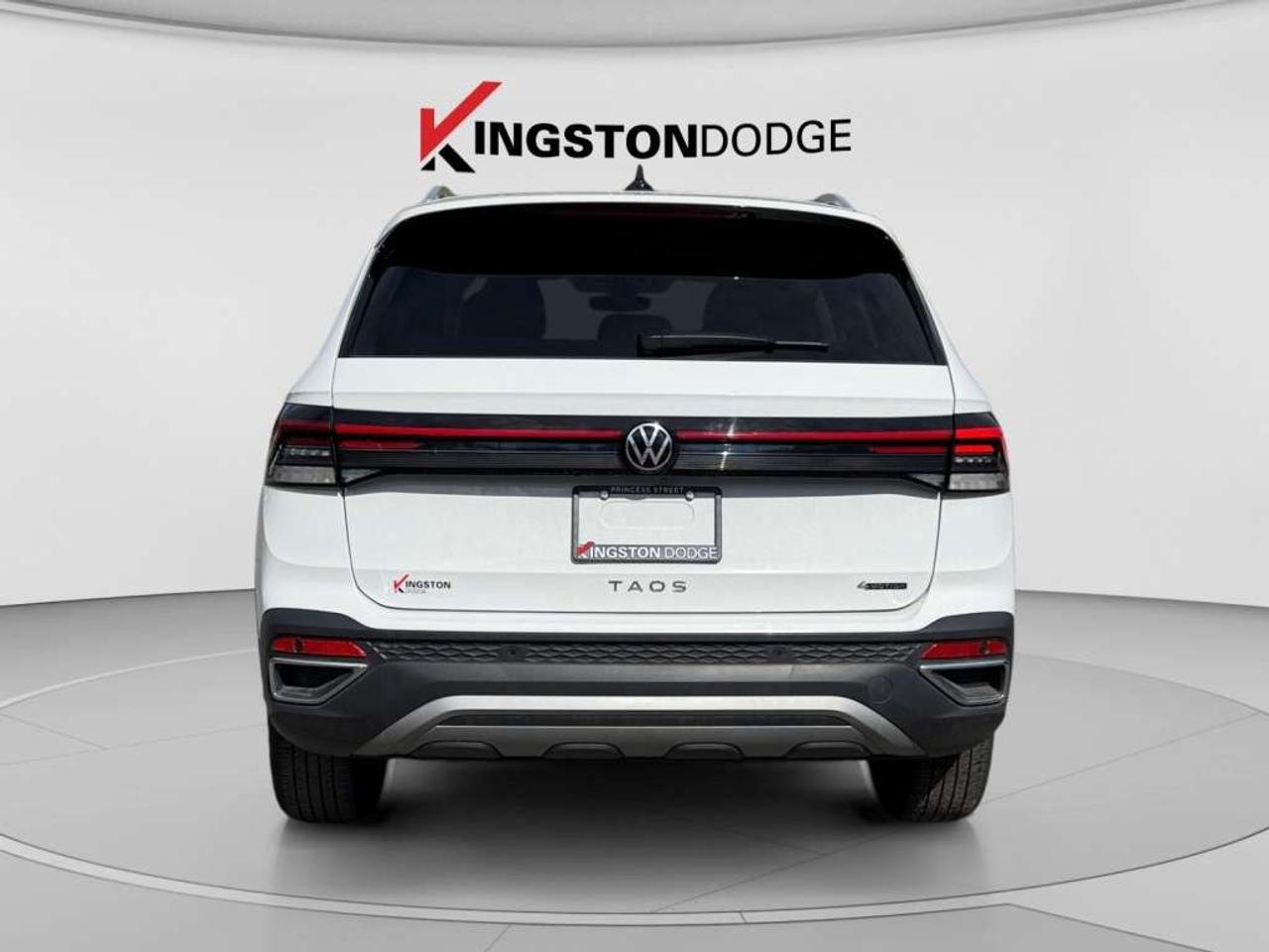 2025 Volkswagen Taos COMFORTLINE AWD Photo