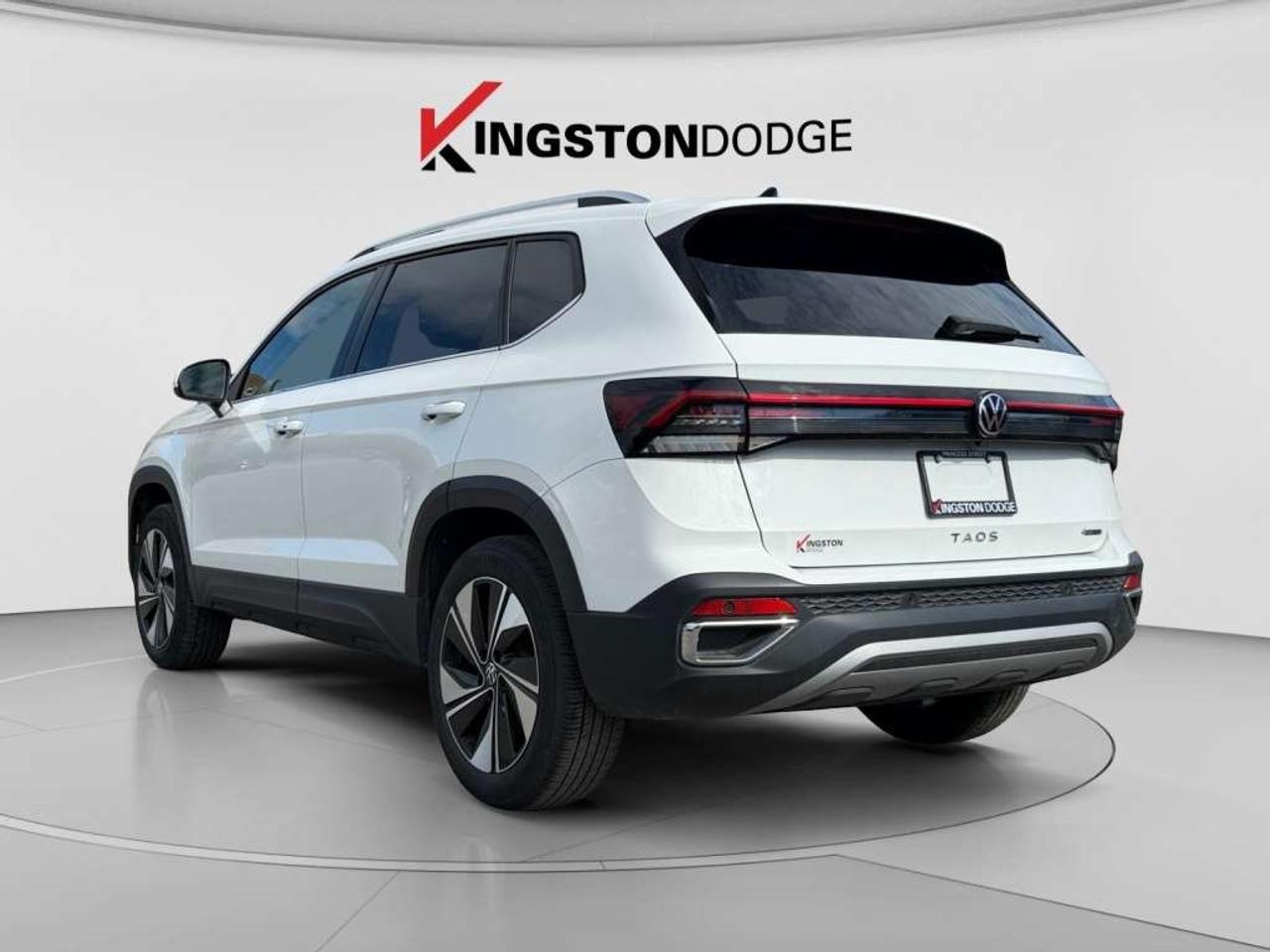 2025 Volkswagen Taos COMFORTLINE AWD Photo2