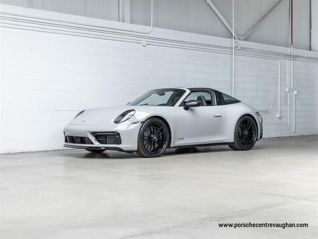 2023 Porsche 911  Photo0