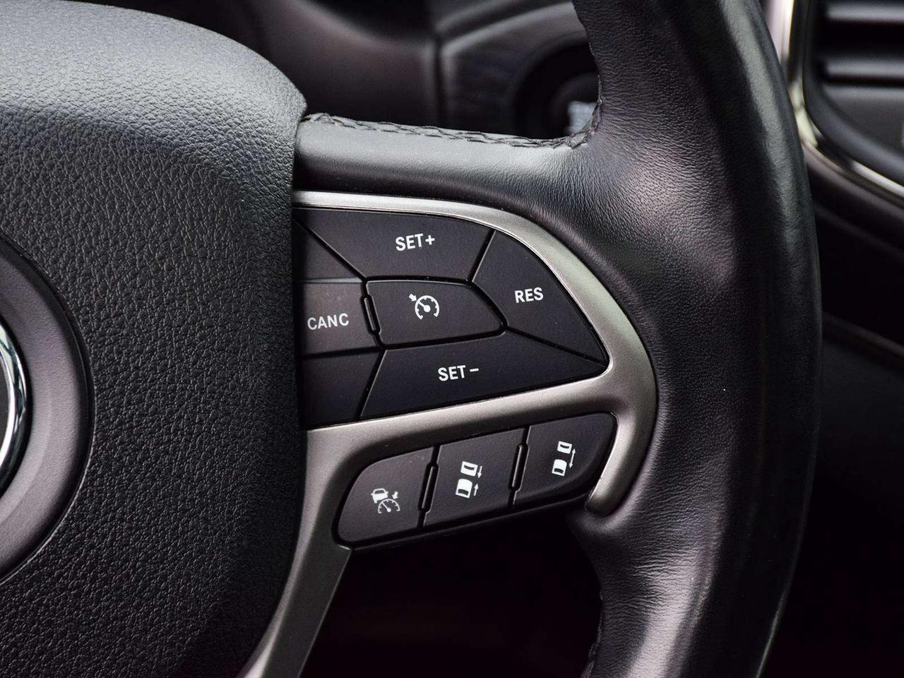 2018 Jeep Grand Cherokee Overland 4x4 ~Nav ~Leather ~Moonroof ~Blind Spot Photo