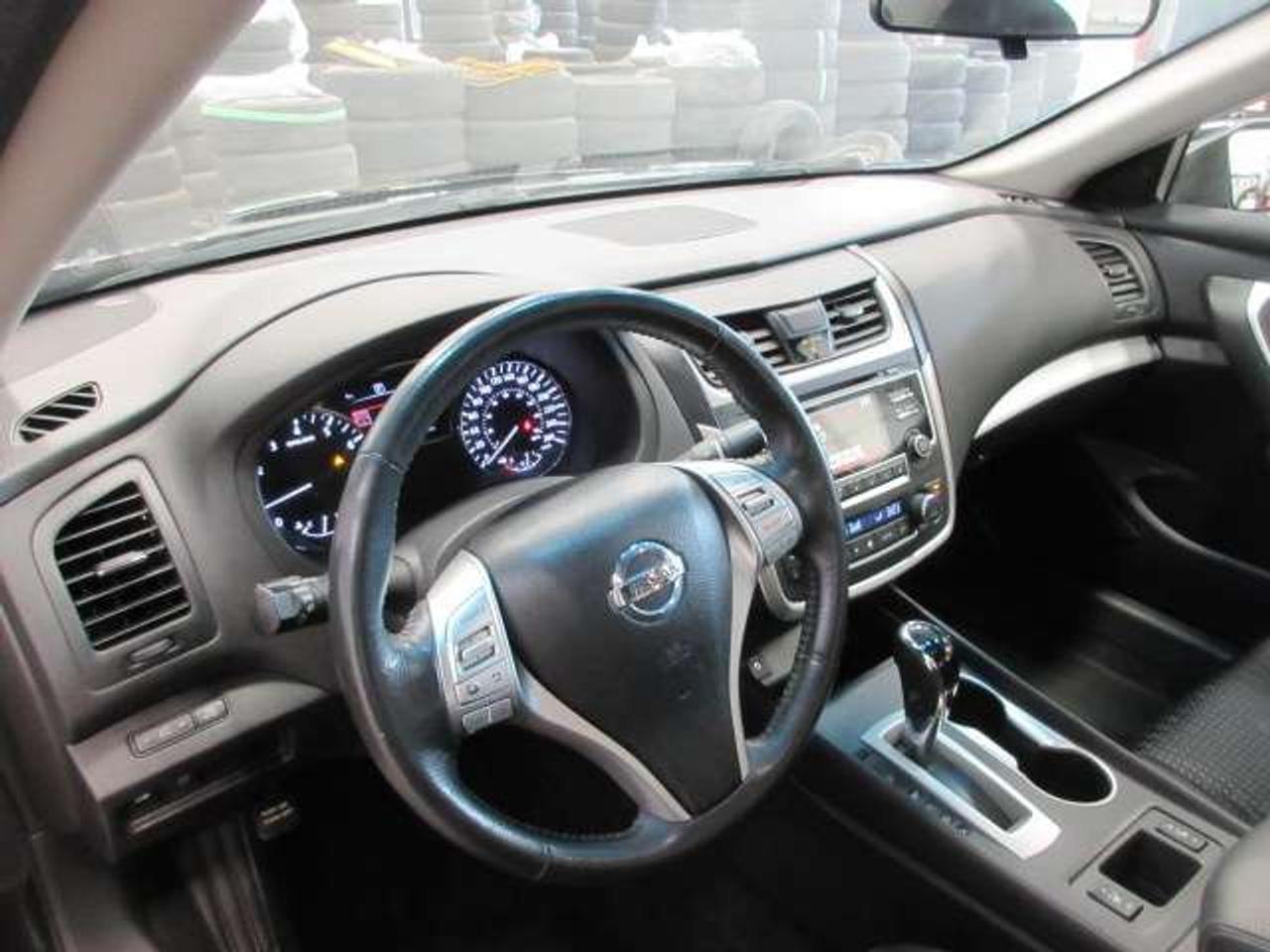 2016 Nissan Altima SV, ROOF, HTD. SEATS, A/C, ALLOYS, BT, 144K! Photo