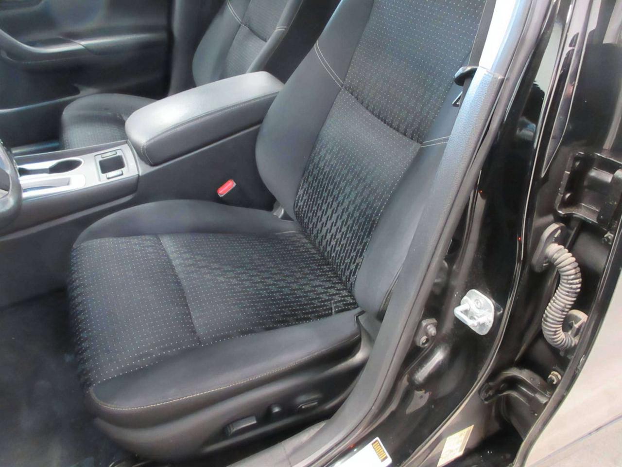 2016 Nissan Altima SV, ROOF, HTD. SEATS, A/C, ALLOYS, BT, 144K! Photo