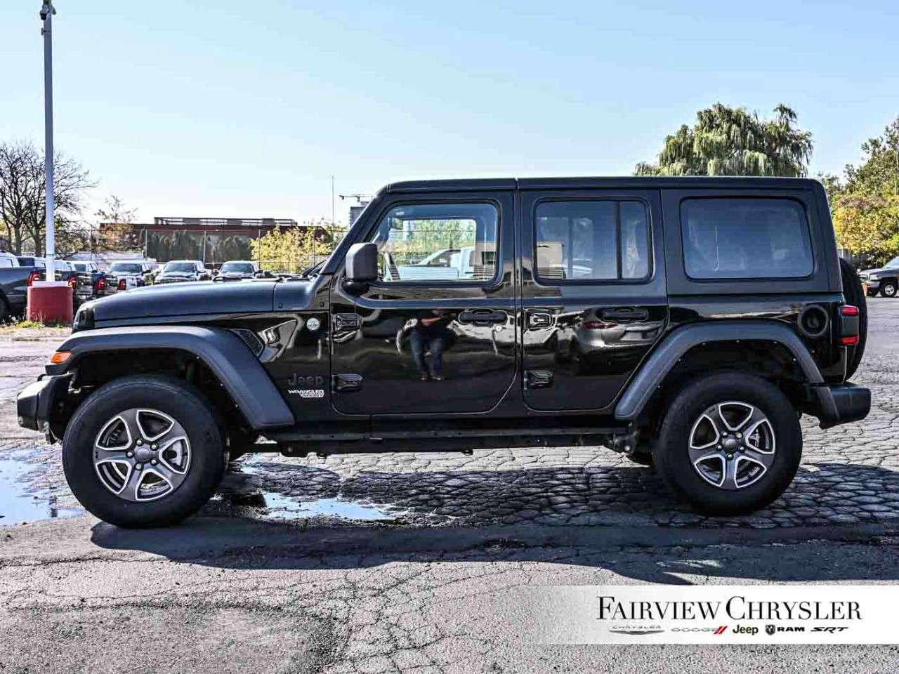 2021 Jeep Wrangler Unlimited Sport S 4x4 HARD TOP   BLIND SPOT   REMOTE START   CARPLAY   NAVIGATION   ALPINE SOUND   DUAL CLIMATE Photo