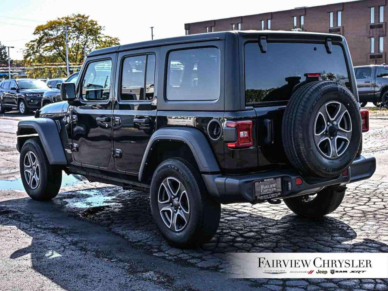 2021 Jeep Wrangler Unlimited Sport S 4x4 HARD TOP   BLIND SPOT   REMOTE START   CARPLAY   NAVIGATION   ALPINE SOUND   DUAL CLIMATE Photo