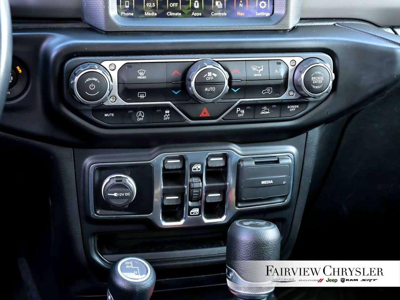 2021 Jeep Wrangler Unlimited Sport S 4x4 HARD TOP   BLIND SPOT   REMOTE START   CARPLAY   NAVIGATION   ALPINE SOUND   DUAL CLIMATE Photo
