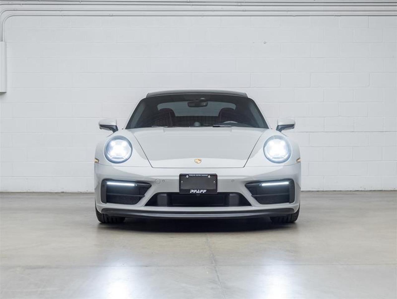 2022 Porsche 911  Photo1