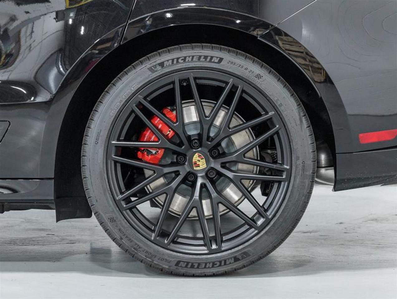 2026 Porsche Macan  Photo