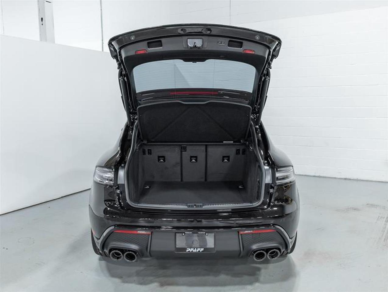 2026 Porsche Macan  Photo