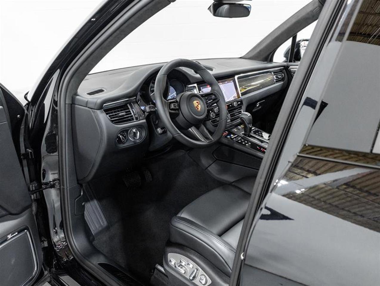 2026 Porsche Macan  Photo