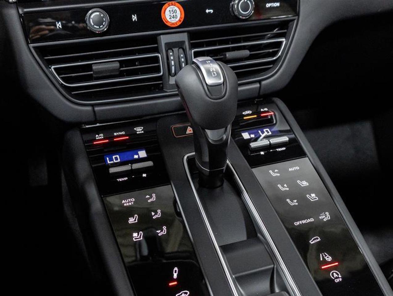 2026 Porsche Macan  Photo