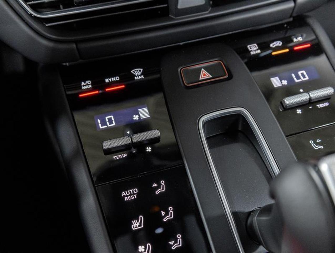 2026 Porsche Macan  Photo