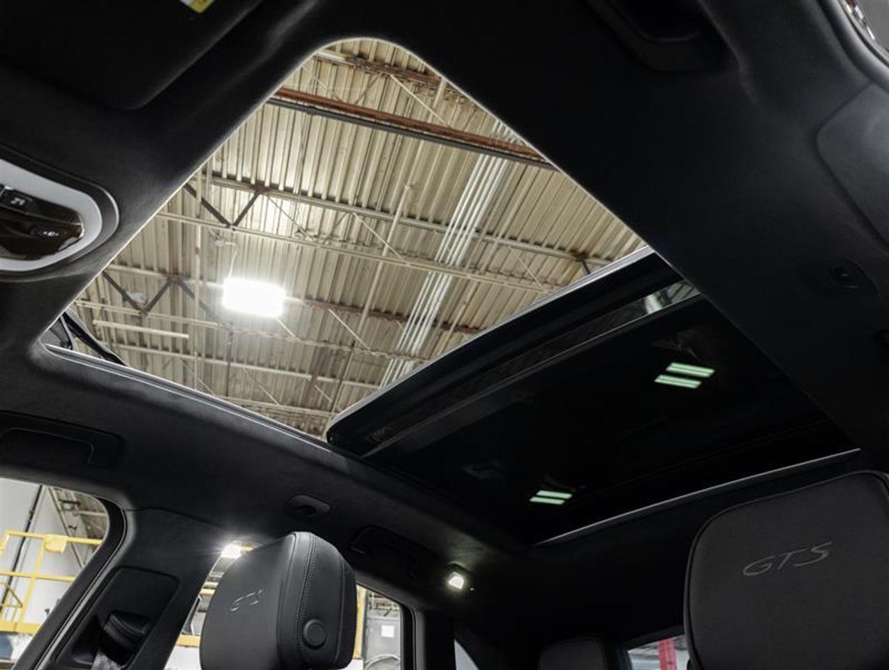 2026 Porsche Macan  Photo