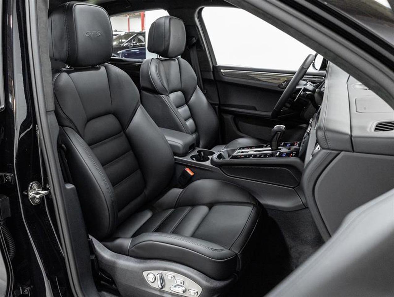 2026 Porsche Macan  Photo