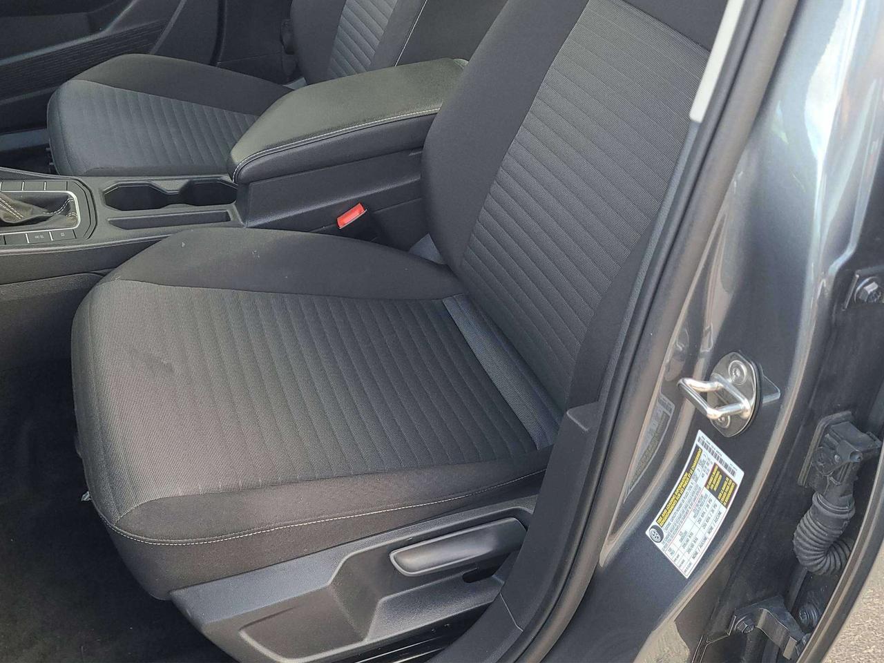 2025 Volkswagen Jetta TRENDLINE, HTD. SEATS, A/C, APPLE/ANDROID, 49K! Photo
