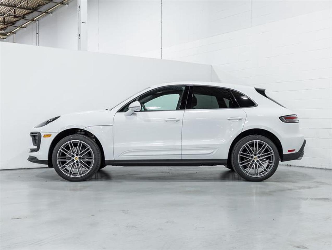 2026 Porsche Macan  Photo3